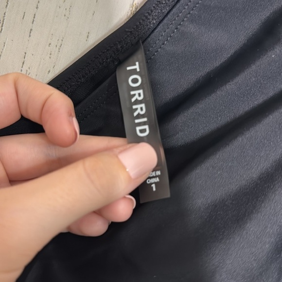 Torrid Black Wireless Cupped Short Asymmetrical Swim Dress With Brief Size 1X - Picture 5 of 5